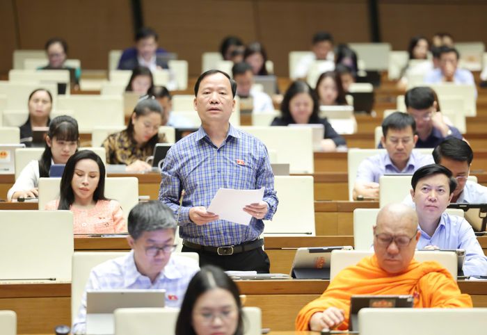  ĐB Nguyễn Đặng Ân (Đoàn Lạng Sơn) phát biểu ý kiến tại hội trường. Ảnh: QUANG PHÚC 