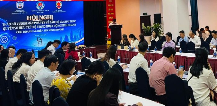 Các đại biểu tham dự hội nghị ngày 28-10. Ảnh: HÂN GIA