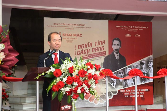  PGS-TS Bùi Hoài Sơn, Phó Trưởng Ban Tuyên giáo Trung ương phát biểu khai mạc. Ảnh HƯƠNG SEN 