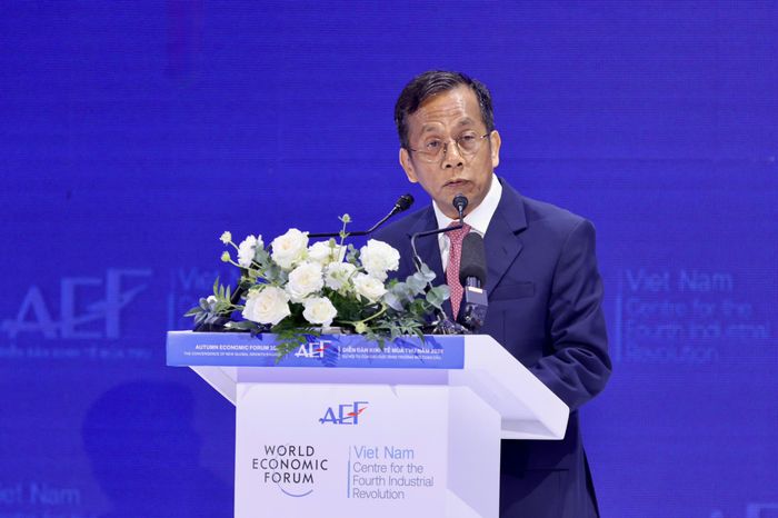  Ông Arsenio M. Balisacan, Bộ trưởng Bộ Kinh tế, Kế hoạch và Phát triển Philippines, phát biểu tại phiên toàn thể. Ảnh: HÙNG TRIỀU 