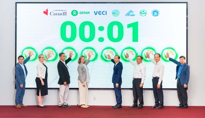Các đại biểu thực hiện nghi thức khởi động dự án GoRice