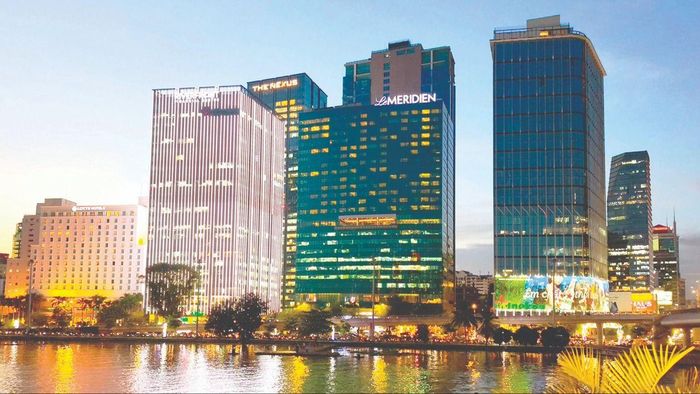 Trung tâm Tài chính quốc tế Việt Nam tại TPHCM nhìn từ bến Bạch Đằng. Ảnh: HOÀNG HÙNG
