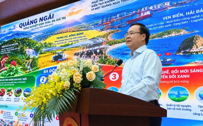 Thứ trưởng Bộ NN-MT Võ Văn Hưng phát biểu tại hội thảo. Ảnh: NGUYỄN TRANG