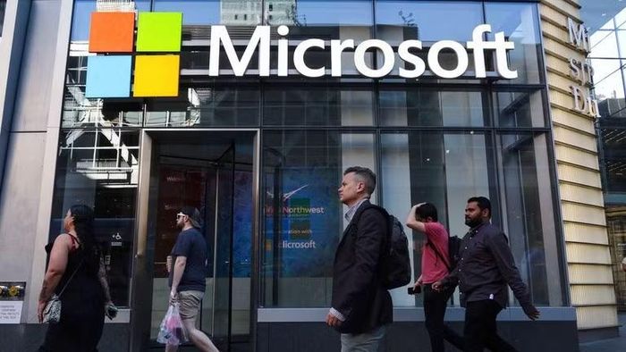 Tập đoàn công nghệ khổng lồ Microsoft đang tìm cách cắt giảm chi phí tiền lương và tăng cường đầu tư vào AI.