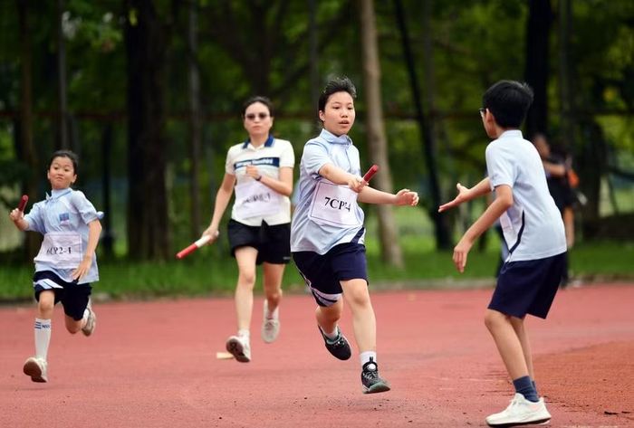 Các vận động viên tham gia thi chạy.