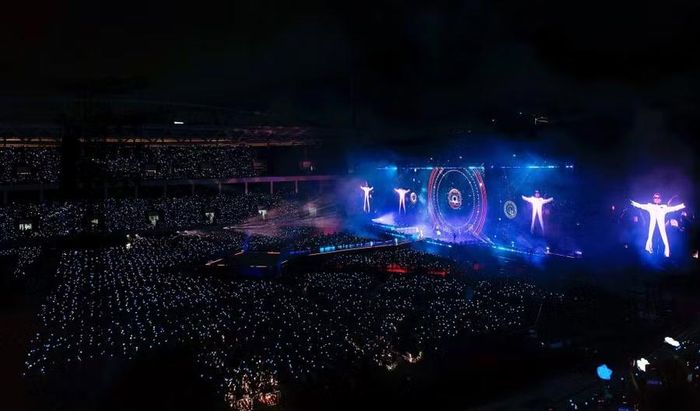 Hai đêm diễn của BigBang tại Hà Nội thu hút khoảng 90.000 lượt khán giả.