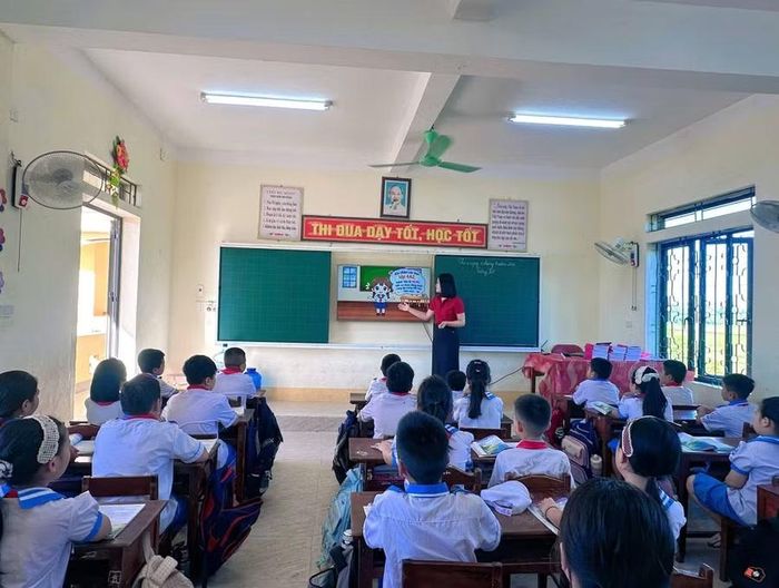 GV Trường Tiểu học Gia Hanh tổ chức các tiết dạy thể nghiệm có sử dụng AI để gây hứng thú cho học sinh.
