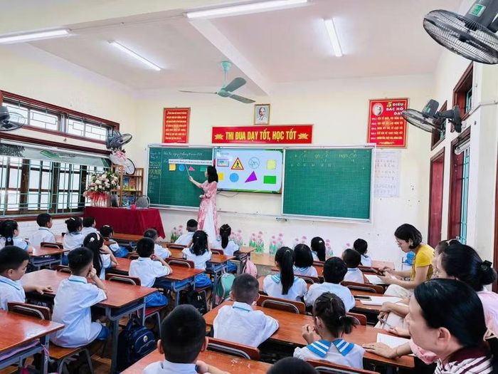 GV Trường Tiểu học Nghi Xuân tổ chức chuyên đề “Ứng dụng công nghệ AI trong dạy học môn Toán lớp 1”.