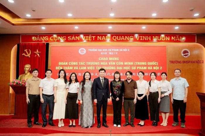 Đoàn công tác Trường Hoa Văn Côn Minh (Trung Quốc) thăm và làm việc tại HPU2.