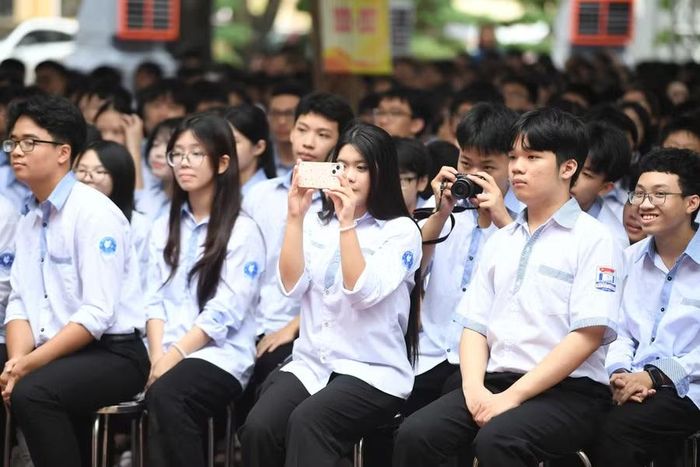 Diễn đàn thu hút sự quan tâm, chia sẻ, thể hiện quan điểm của nhiều học sinh.