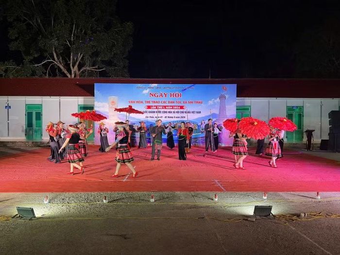 Tiết mục văn nghệ biểu diễn trong Ngày hội Văn hóa, Thể thao các dân tộc xã Sín Thầu lần thứ I, năm 2026.