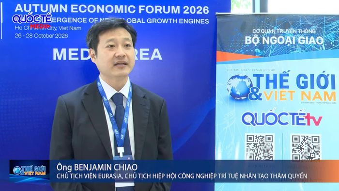 Ông Benjamin Chiao, Chủ tịch Viện Eurasia kiêm Chủ tịch Hiệp hội Công nghiệp trí tuệ nhân tạo Thâm Quyến, chia sẻ góc nhìn về chính sách AI và thúc đẩy ứng dụng công nghệ tại Việt Nam. (Ảnh: Thành Long)