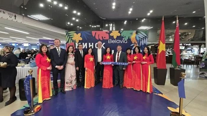 Đại sứ Nguyễn Văn Trung dự Khai trương đường bay thẳng Minsk - Nha Trang. (Nguồn: Đại sứ quán Việt Nam tại Belarus)