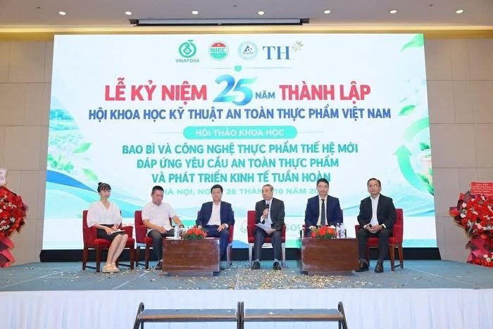Các đại biểu, chuyên gia tham gia Tọa đàm. (Ảnh: Hồng Châu)
