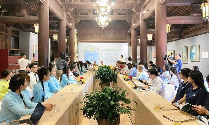 Quang cảnh hội thảo khoa học “Tiến sĩ Ngô Thì Nhậm và truyền thống khoa bảng dòng họ Ngô Thì làng Tả Thanh Oai (Hà Nội)
