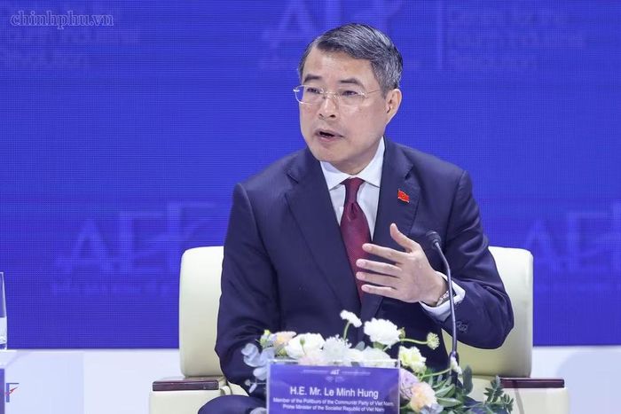 Thủ tướng Lê Minh Hưng trả lời câu hỏi.