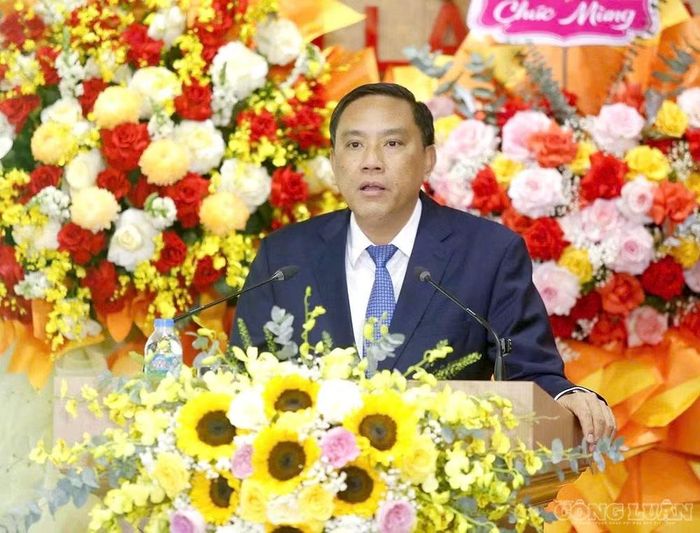 Ông Hoàng Giang, Phó Bí thư Thường trực Tỉnh ủy Lào Cai phát biểu tại Đại hội. Ảnh: TV.