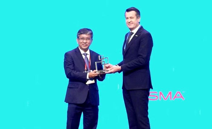 Trao Giải thưởng Lãnh đạo Chính phủ tại Tuần lễ Số Quốc tế 2026. Ảnh: CTV.