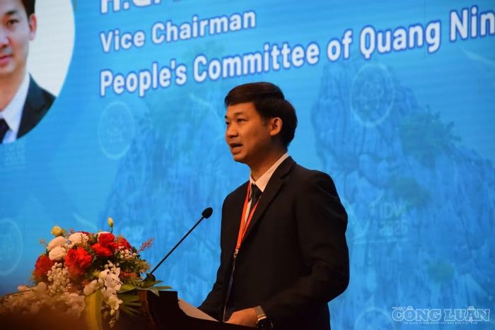 Ông Nguyễn Văn Công, Phó Chủ tịch thành phố Quảng Ninh phát biểu chào mừng các đại biểu tham dự.