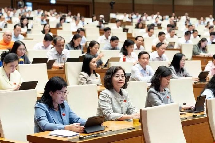 Các đại biểu làm việc tại hội trường ngày 28/10. Ảnh: QH