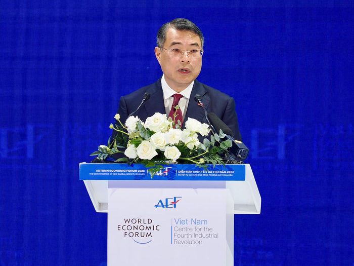 Thủ tướng Chính phủ phát biểu tại phiên toàn thể Diễn đàn Kinh tế Mùa thu năm 2026 (AEF 2026), với chủ đề “Sự hội tụ của các cực tăng trưởng mới toàn cầu”, trước đông đảo đại biểu trong nước và quốc tế, sáng 28/10, tại TP Hồ Chí Minh. Ảnh: BTC