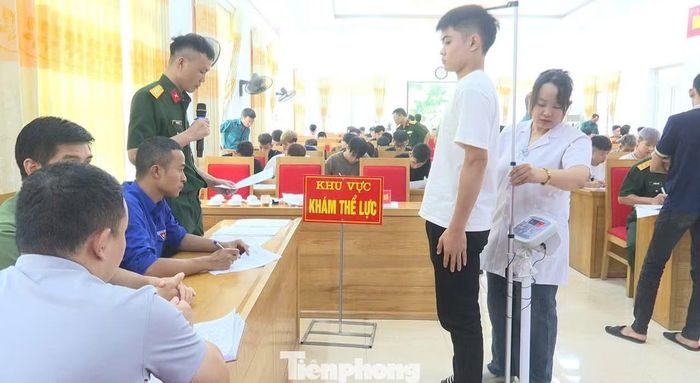 Khám sức khỏe công dân trong diện gọi nhập ngũ năm 2027 tại tỉnh Phú Thọ.