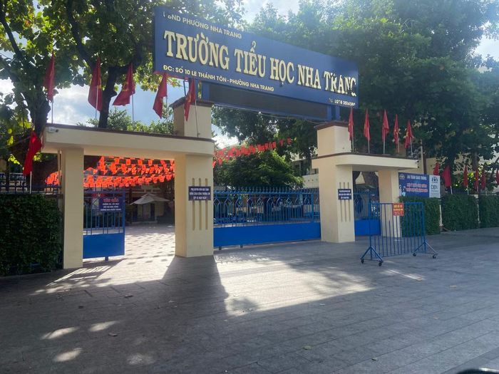 Trường Tiểu học Nha Trang có quy mô 287 lớp, 10.557 học sinh.