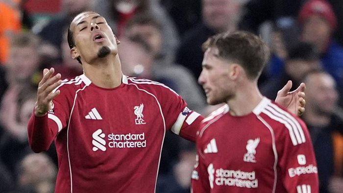 Hàng thủ Liverpool đang để lại nhiều dấu hỏi