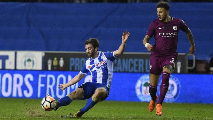 Will Grigg là người ghi bàn loại MU và cả Man City