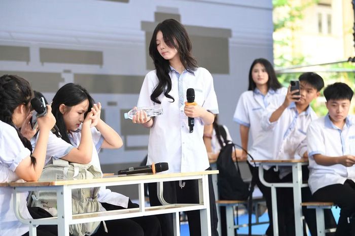 Vở kịch tương tác “Phía sau một chai nước đổ” tái hiện câu chuyện bạo lực học đường bắt đầu từ một sự cố vô tình.