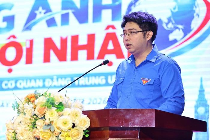Anh Nguyễn Xuân Khôi - Phó Bí thư Đoàn các cơ quan Đảng Trung ương nhấn mạnh vai trò của tiếng Anh trong bối cảnh toàn cầu hóa và hội nhập quốc tế. Ảnh: Vũ Đức.