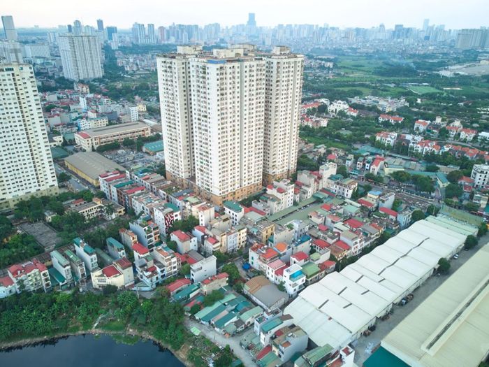 Tổ hợp chung cư cao cấp và thương mại Bemes (CT6 Kiến Hưng) nằm tại phường Kiến Hưng, Hà Nội, do CTCP Sản xuất - Xuất nhập khẩu Bemes (thuộc Tập đoàn Mường Thanh) làm chủ đầu tư.