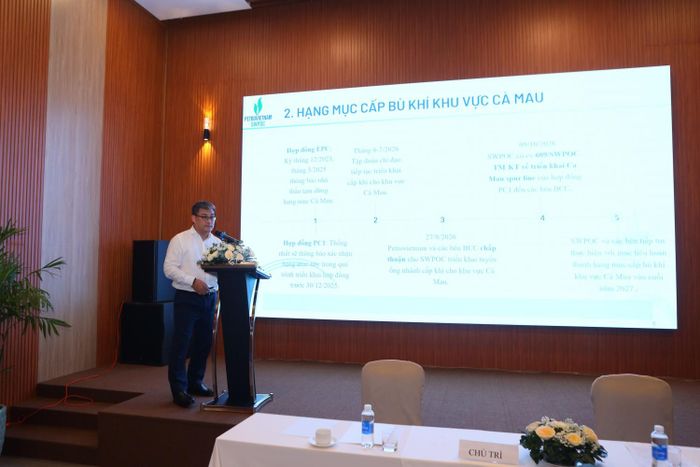 Đại diện Công ty Điều hành Đường ống Tây Nam (SWPOC) trình bày kết quả hoạt động sản xuất và các kế hoạch trong thời gian tiếp theo.