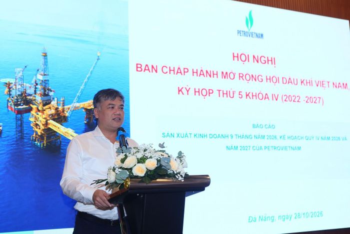 Đại diện PETROVIETNAM trình bày tham luận tại hội nghị.