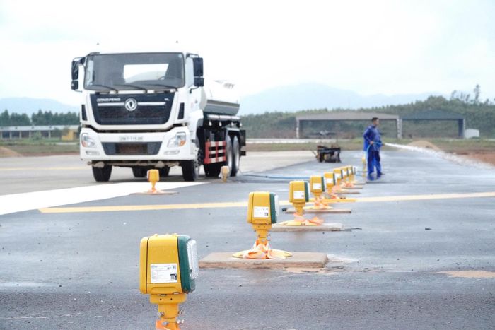 Theo định hướng quy hoạch, đến năm 2030, Cảng hàng không Phù Cát được phát triển với công suất khoảng 5 triệu lượt hành khách và 12.000 tấn hàng hóa mỗi năm.