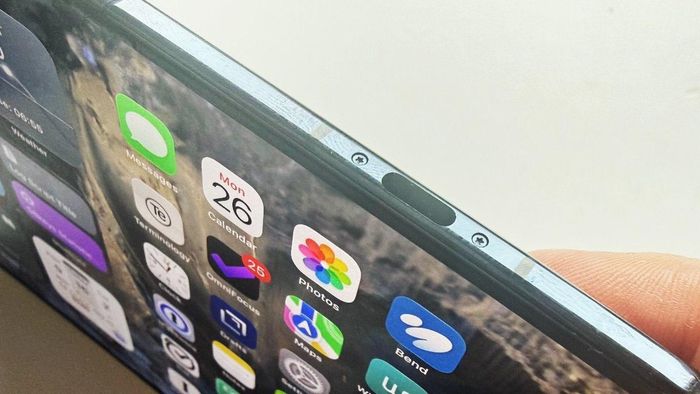 Dưới ánh sáng ban ngày thì có vẻ dễ dàng, nhưng đôi khi việc tìm cổng sạc USB-C lại chẳng hề đơn giản.
