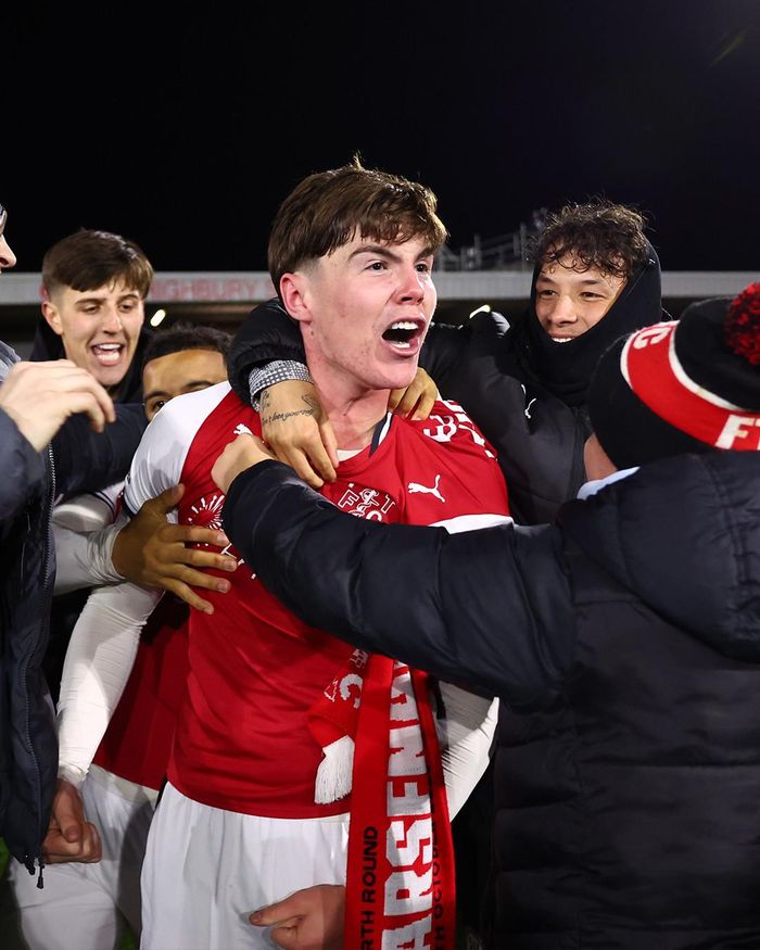 Niềm vui vỡ òa của các cầu thủ Fleetwood Town