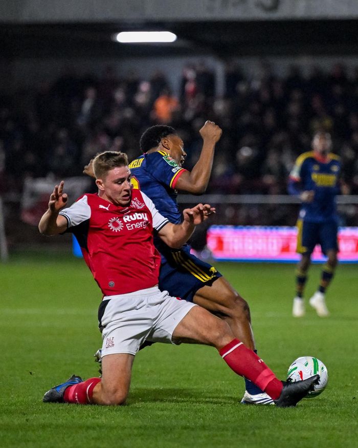 Fleetwood Town chơi chắc chắn và kỷ luật