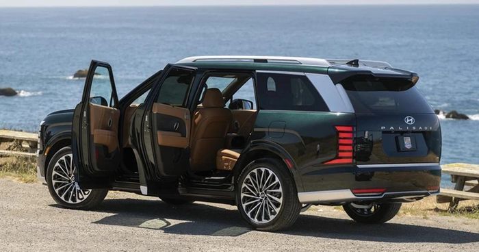 Hyundai Palisade Hybrid vừa công bố giá bán chính thức từ 1,499 tỷ đồng. Ảnh: HTV