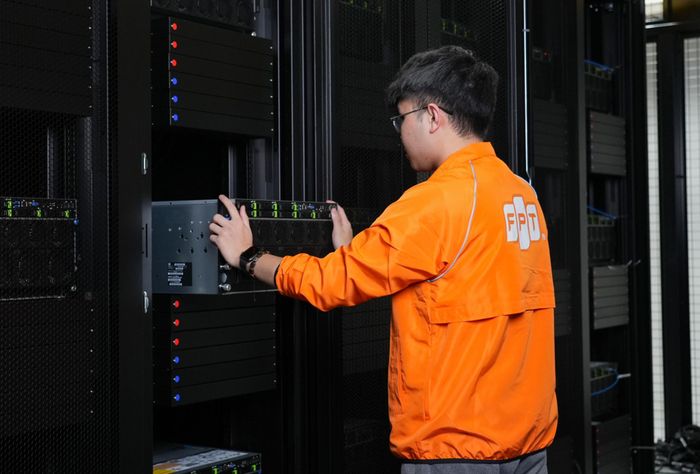 Khoảng 40% người mua được khảo sát ưu tiên máy chủ tiêu chuẩn có khả năng tăng tốc ma trận, vector hoặc hỗ trợ thẻ mở rộng PCIe.