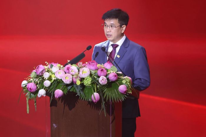PGS.TS. Bùi Quang Hùng, Giám đốc ĐH Kinh tế TPHCM: "Thành quả 50 năm cho UEH quyền được tự hào nhưng cũng không cho phép UEH dừng lại ở sự tự hào ấy”. Ảnh: BTC