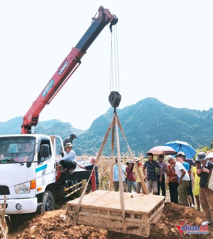 Sập được khai quật đưa về trưng bày tại bảo tàng. Ảnh: Bảo tàng cung cấp.