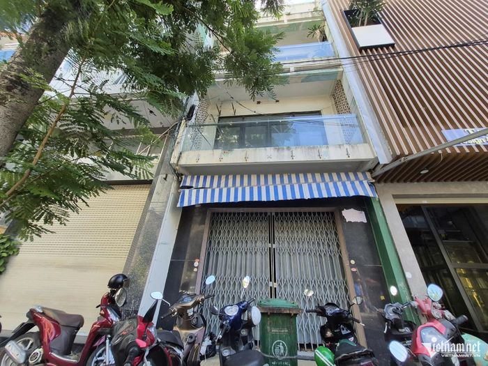 Nhà đất ở số 87 Phan Chu Trinh cao 3 tầng, diện tích nhà hơn 500m2. Giá khởi điểm cho thuê hơn 1,2 triệu đồng/m2 đất/năm.