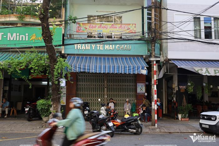 Một vị trí đắc địa khác được cho thuê với mục đích thương mại, dịch vụ là cơ sở nhà đất Trung tâm Y tế Hải Châu cơ sở 1 cũ nằm trên tuyến đường Nguyễn Chí Thanh (phường Hải Châu). Diện tích nhà đất ở đây là hơn 220m2. Giá khởi điểm cho thuê hơn 960.000 đồng/m2 đất/năm.