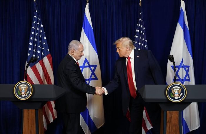 Tổng thống Mỹ Donald Trump (phải) và Thủ tướng Israel Benjamin Netanyahu. Ảnh: NYT