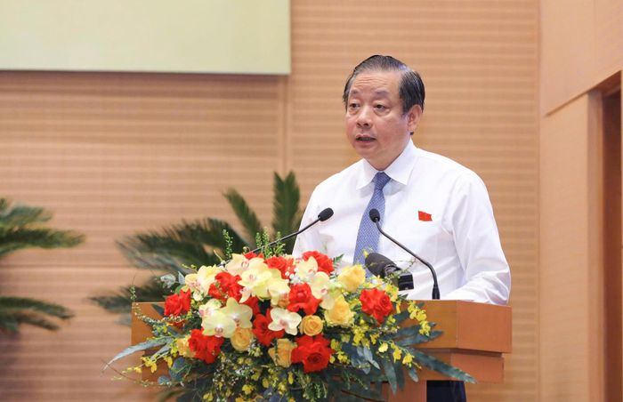 Ông Trần Hợp Dũng, Trưởng Ban Đô thị HĐND TP báo cáo thẩm tra. Ảnh: Lê Hải