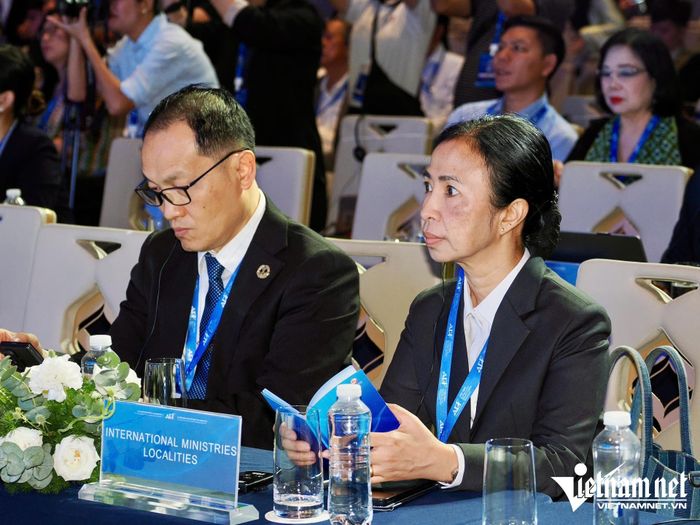 Các đại biểu lắng nghe phần thảo luận. Ảnh: Phước Sáng