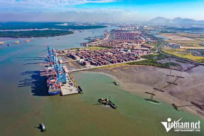 Toàn cảnh cụm cảng Cái Mép - Thị Vải. Ảnh: Nguyễn Huế