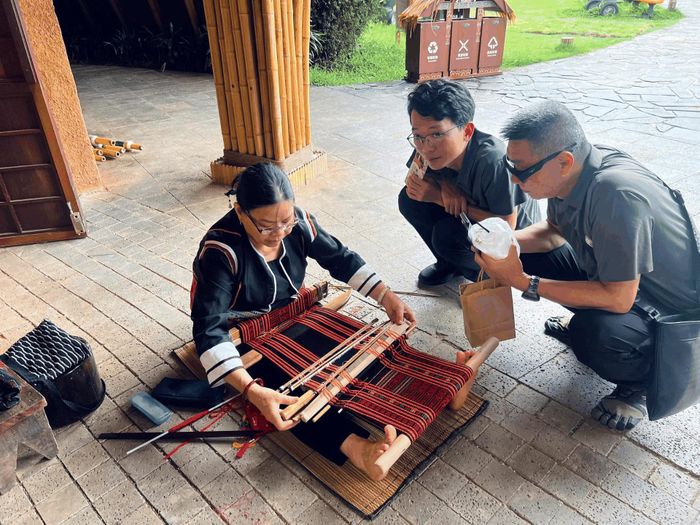 Di sản dệt thổ cẩm của người dân tộc Lê được UNESCO đưa vào Danh sách di sản văn hóa phi vật thể đại diện của nhân loại