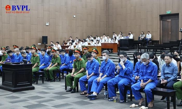 Các bị cáo tại phiên xét xử.